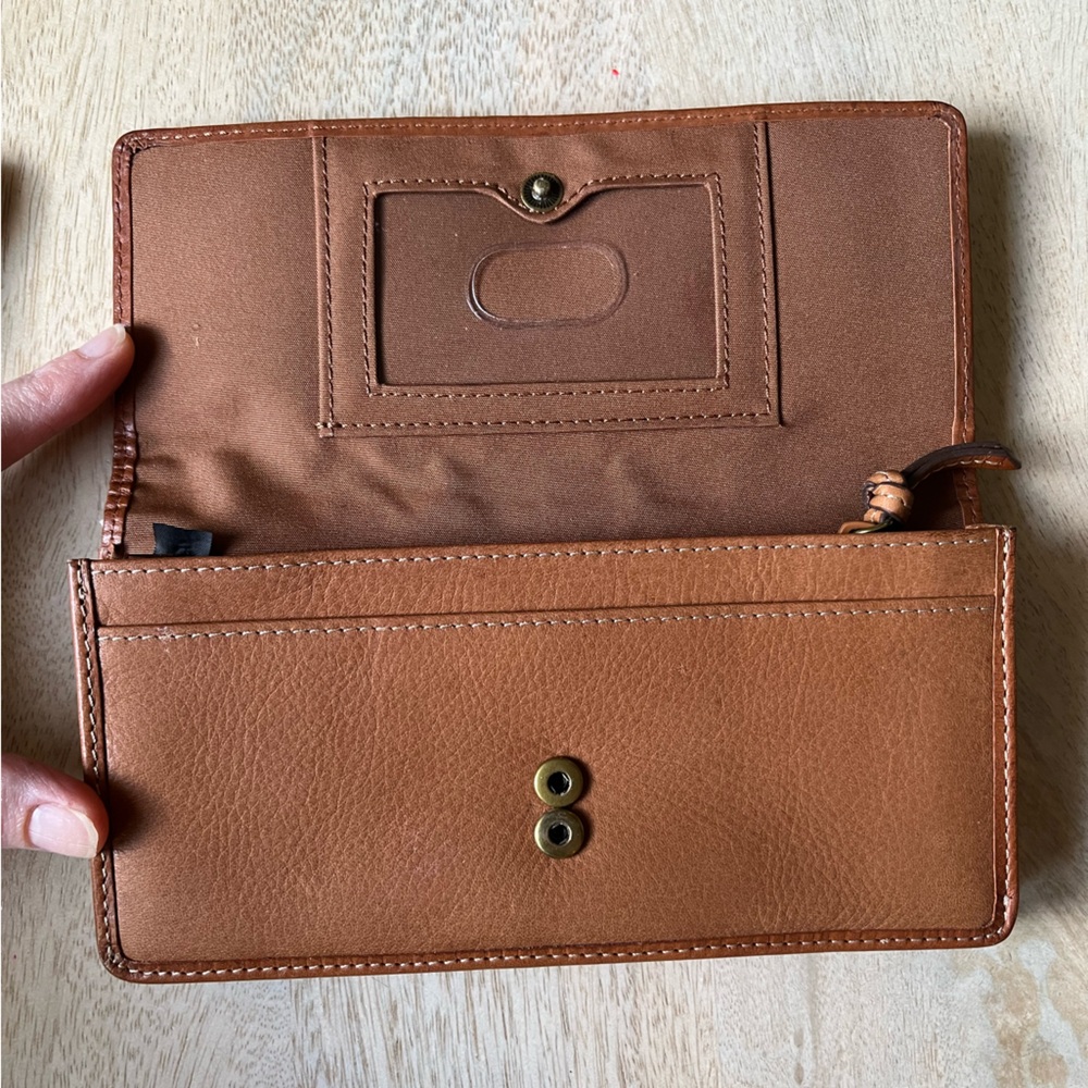 FOSSIL leather wallet, Never Used, Like New, Leaf Pattern embossed - Picture 4 of 7